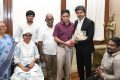 மக்களின் பிரச்னைகளை, குறைகளை அமைச்சர்களிடமும் அதிகாரிகளிடமும் மட்டும் கேட்டுத் தெரிந்துகொள்ளாமல், தானே நேரில்