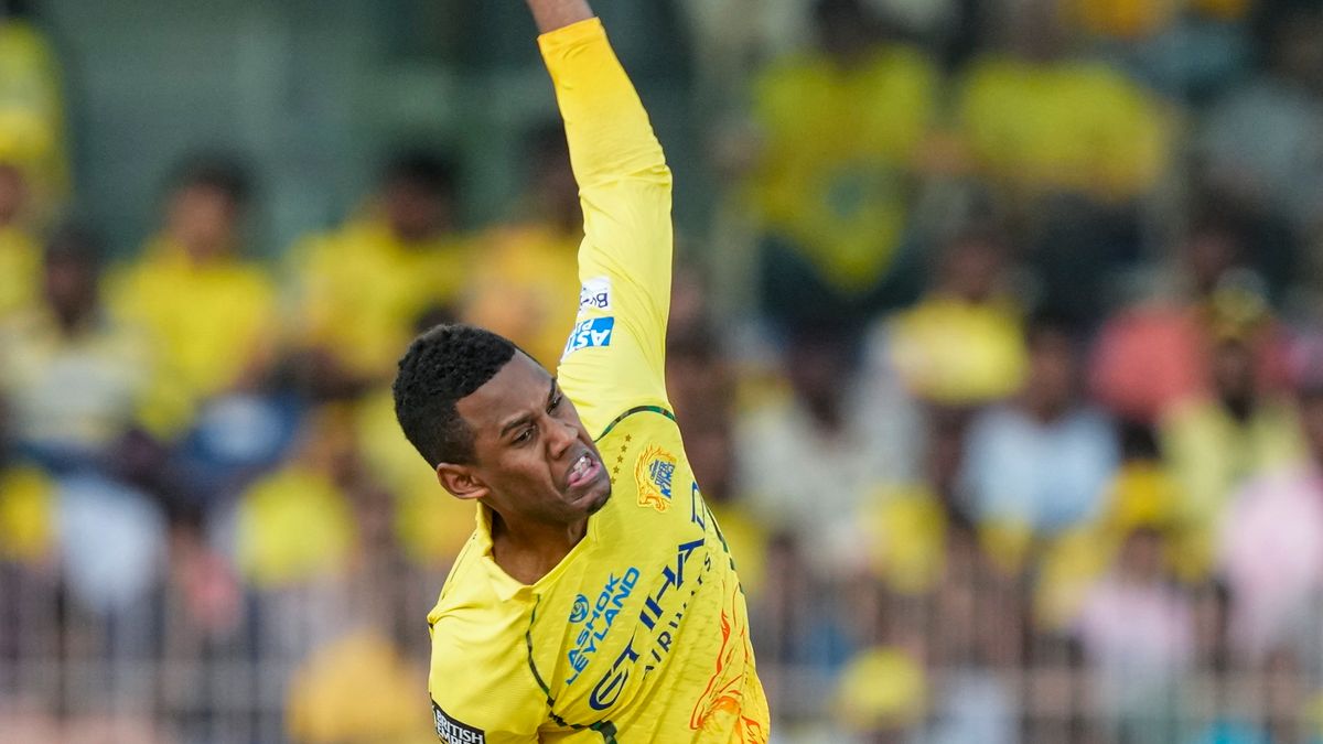 IPL 2026: சிஎஸ்கே செய்த மகா முட்டாள்தனம்.. விக்கெட் எடுத்த பவுலரை நீக்கியது ஏன்? ரசிகர்கள் கோபம்