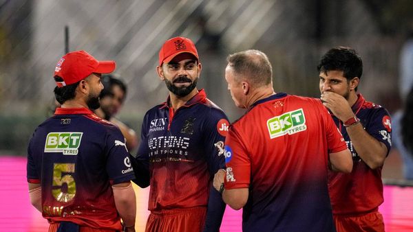 IPL 2026- Virat kohli stopped his warm up and watched csk player