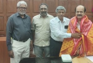 யாழ். தொண்டைமானாறு இந்து சமய, சமூக மேம்பாட்டுக் கழகத்தின் தலைவர் சேவா திலகம் வீ.ஆர். தொண்டமநாபன்