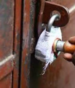 கள்ளச்சாராய உற்பத்தி நிலையம் முற்றுகை: இருவர் தப்பியோட்டம்