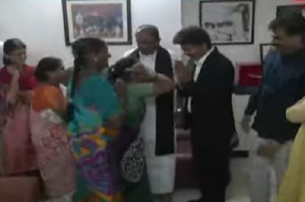 தமிழக அரசியலில் அதிகாரப் படிநிலைகளைக் கடந்து, மனிதநேயம் மணம்வீசிய ஒரு உன்னதத் தருணம் இன்று வைகோ