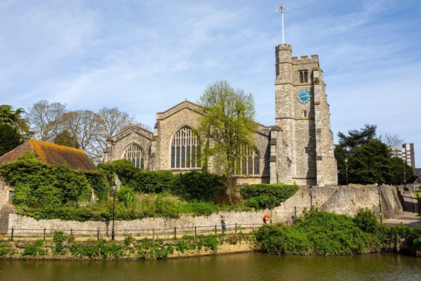சஃபோல்க் (Suffolk) மாகாணத்தில் உள்ள லோவஸ்டாஃப்ட் பகுதியில் உள்ளூர் நேரப்படி அதிகாலை 1:30 மணி முதல்