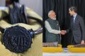 நெதர்லாந்து நாட்டிற்கு அரசுமுறைப் பயணம் மேற்கொண்டுள்ள பிரதமர் நரேந்திர மோடியிடம், அந்நாட்டின் லைடன் பல்கலைக்கழ