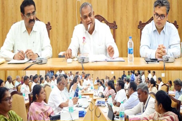 மகாத்மா காந்தி தேசிய ஊரக வேலைவாய்ப்பு உறுதித் திட்டத்தின் (100 நாள் வேலைத் திட்டம்) கீழ்