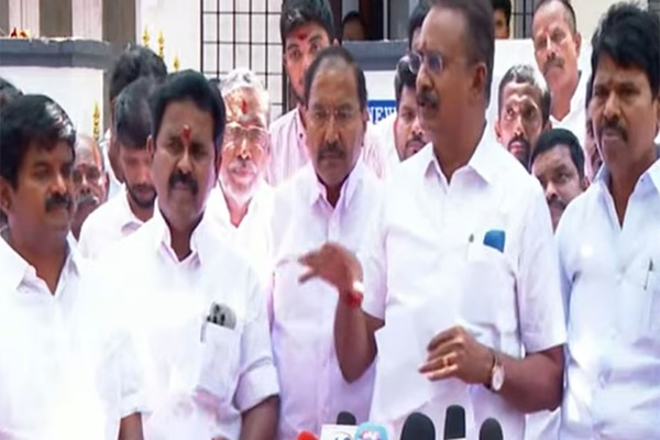 தமிழக சட்டப்பேரவையில் அண்மையில் நடைபெற்ற நம்பிக்கை வாக்கெடுப்பில் முதலமைச்சர் விஜய் தலைமையிலான தமிழக வெற்றிக்