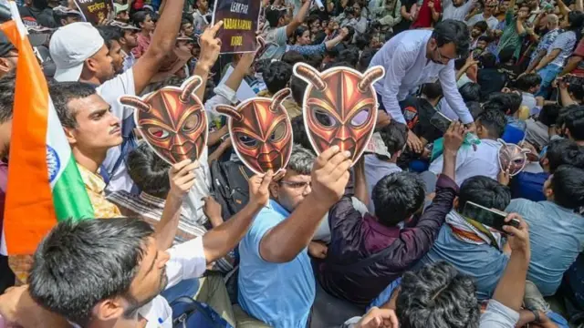அடிமட்ட அளவில் காக்ரோச் ஜனதா கட்சிக்கு மிகப்பெரிய அளவில் ஆதரவு காணப்படவில்லை என்று பலரும் கருதுகிறார்கள்