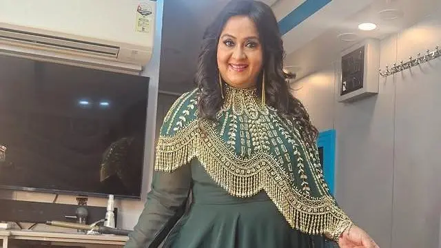 நடிகை ராதாவை 'அலைகள் ஓய்வதில்லை' படத்தில் நாயகியாக பாரதிராஜா அறிமுகம் செய்தார்.