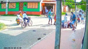 யாழில் பொலிஸார் துரத்தி வந்த மோட்டார் சைக்கிள் வீதியில் பயணித்த மற்றொரு மோட்டார் சைக்கிள் மீது