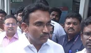 தமிழக அமைச்​சரவை கூட்​டத்​தில் 436 திட்​டங்​களை 90 நிமிடத்​தில் ஆலோ​சித்​தது எப்​படி என்​பது குறித்து அமைச்​சர