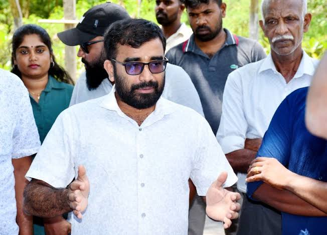 மக்களின் வாக்குகளால் மீண்டும் ஆட்சிக்கு வர முடியாது என தெரிந்து , தேசிய மக்கள் சக்தியிடம்