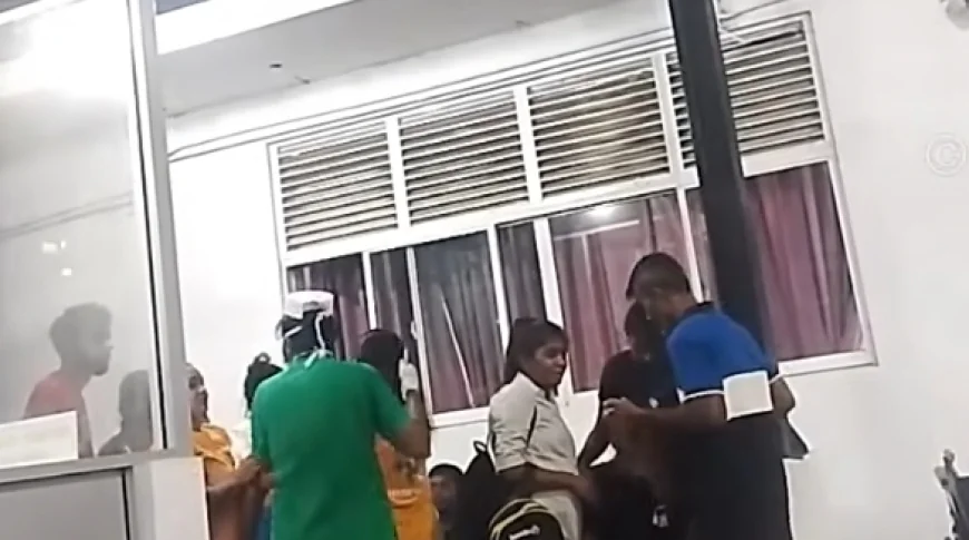 ஹோமாகம, மீகொட பகுதியில் வெசாக் தானசாலை அருகே வாகனம் ஒன்று கூட்டத்தினரின் மீது பாய்ந்ததில் மூன்று