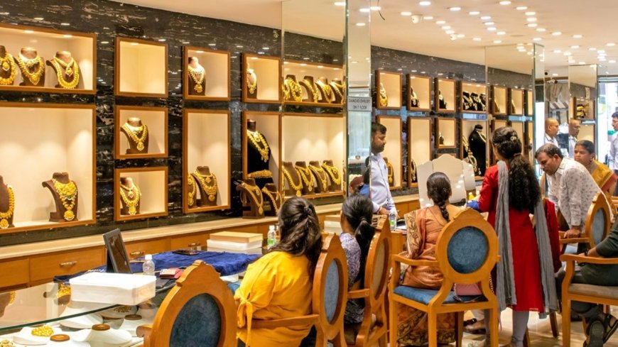 வாரத்தின் தொடக்க நாளே தங்கம் விலை குறைந்து நகைப்பிரியர்களுக்கு மகிழ்ச்சி செய்தியாக அமைந்துள்ளது.