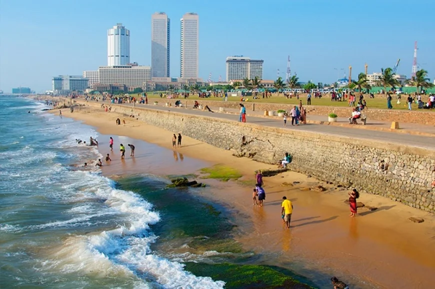 காலி முகத் திடலில் நேற்று (10) மாலை கடற்கரையில் நீராடிக்கொண்டிருந்த ஆறு சிறார்களை வலுவான கடல்