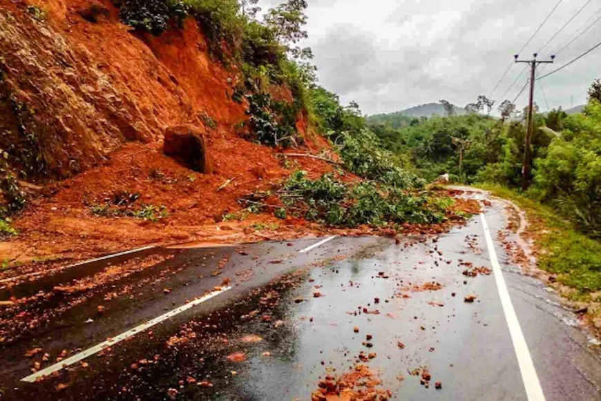 இலங்கையின் களுத்துறை, கண்டி, நுவரெலியா மற்றும் இரத்தினபுரி மாவட்டங்களில் முதற்கட்ட மண்சரிவு அபாய எச்சரிக்கை வி