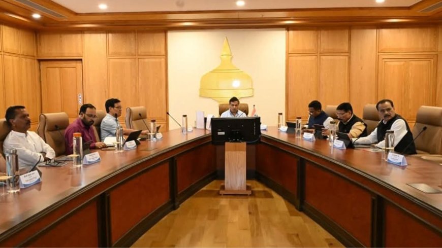 ''அசாமில், சட்டவிரோதமாக குடியேறியவர்கள் ஆதார் அட்டை பெறுவதை தடுக்கும் நோக்கில், 18 வயதுக்கு மேற்பட்ட