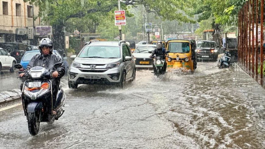 தமிழகத்தில் நாளை 27 மாவட்டங்களில் கனமழைக்கு வாய்ப்பிருப்பதாக சென்னை வானிலை ஆய்வு மையம் தெரிவித்துள்ளது.