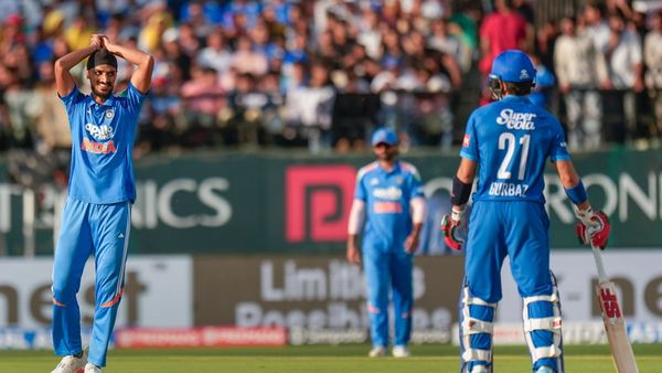 Rohit Sharma and Rishabh Pant discuss DRS review Rohit Sharma and Rishabh Pant discuss DRS review