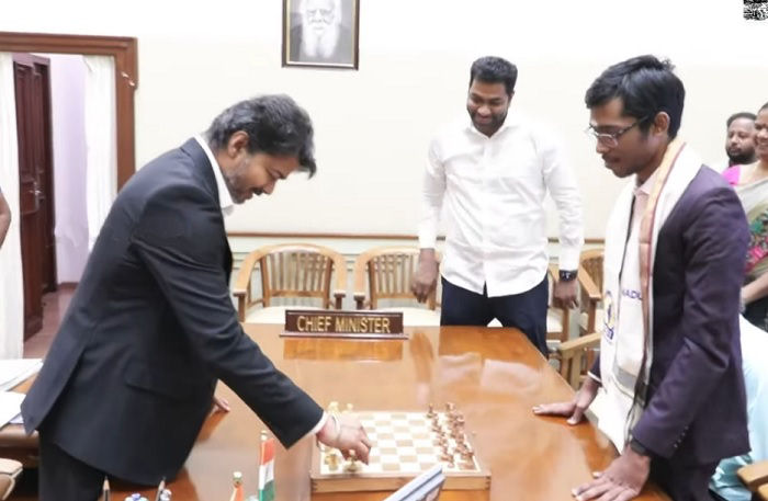பிரக்ஞானந்தா நோர்வேயில் இருந்து வந்த உடனே அவரையும் அவரது அம்மாவையும் அழைத்த விஜய், தலைமைச் செயலகத்தில்
