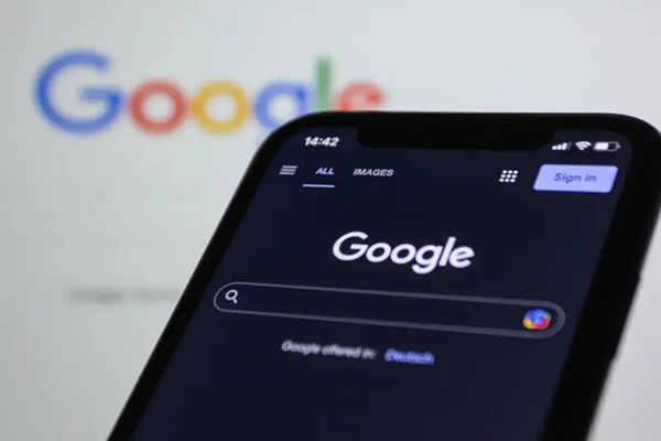 உலகப் புகழ்பெற்ற தொழில்நுட்ப நிறுவனமான கூகுள் (Google), அமெரிக்காவின் கலிபோர்னியா மற்றும் புளோரிடா மாகாணங்களில
